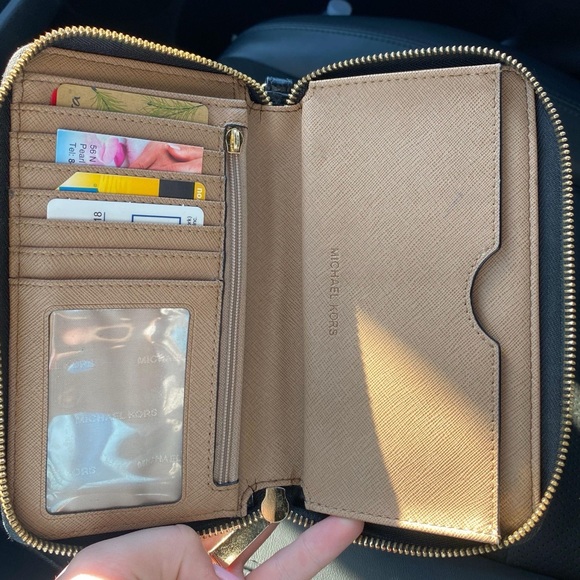 Michael Kors Wallet - Picture 2 of 4